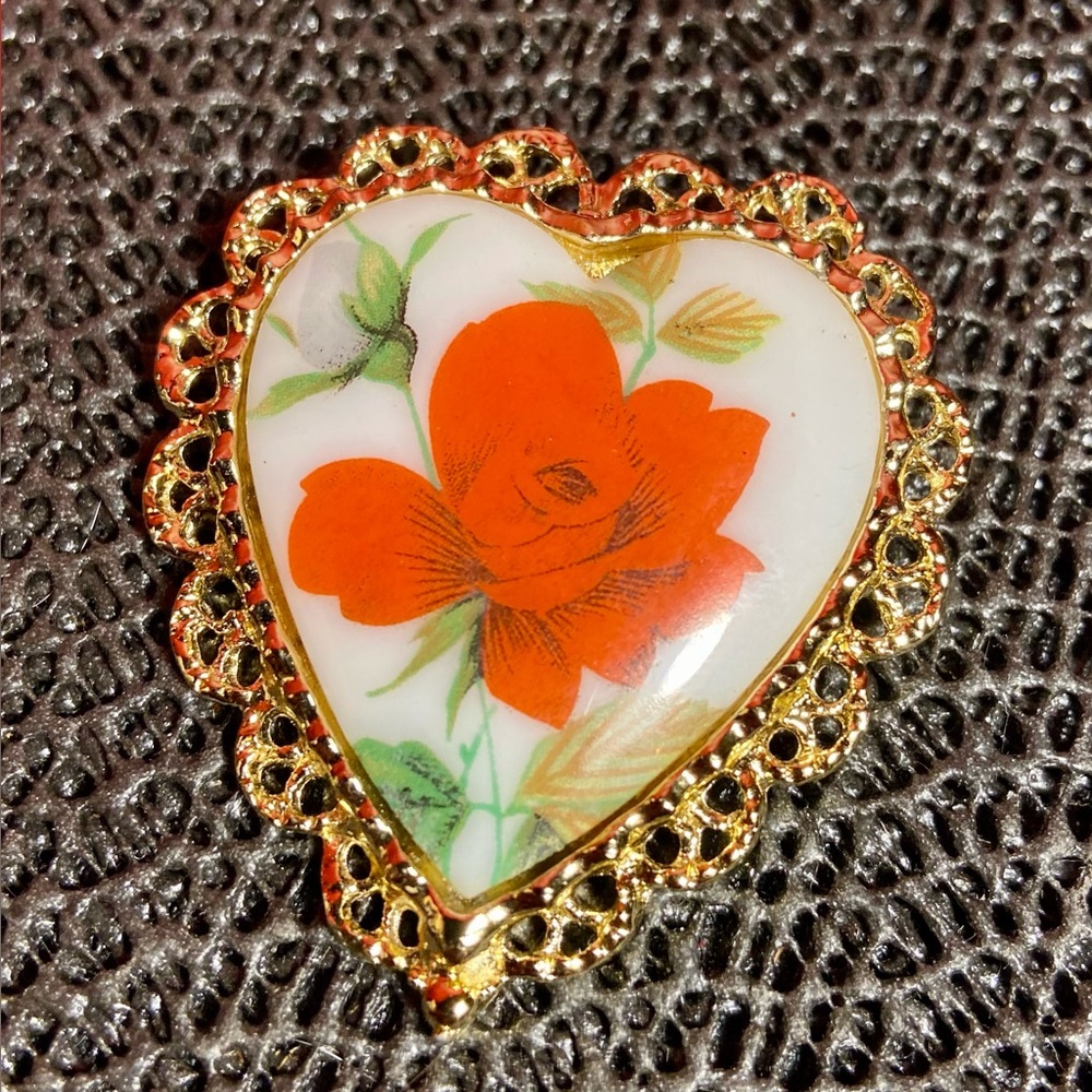 Elegant Gold and White Brooch Rose Heart Shape Vintage Rare 2”